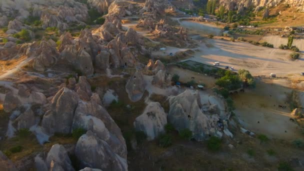 โอห นทางอากาศท าหลงใหลของภ ภาค Cappadocia ในต บเขาท านแกะสล กอย างสง — วีดีโอสต็อก