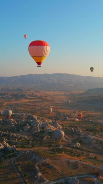 Verticale Video Deze Luchtfoto Komen Luchten Boven Cappadocië Turkije Tot — Stockvideo
