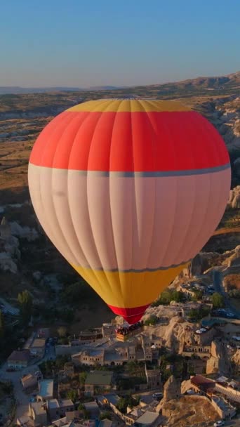 Vertical Video Aerial Video Skies Cappadocia Turkey Come Alive Kaleidoscope — Stock Video