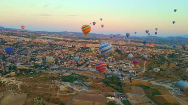 Hava Videosu Kapadokyaca Gökyüzünün Tuvaline Yansıyan Video Sıcak Hava Balonu — Stok video