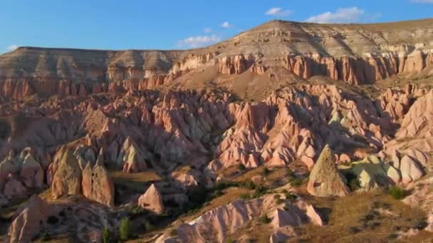 Experience Enchanting Hues Red Pink Valley Goreme Cappadocia Captivating Aerial — Stock Video