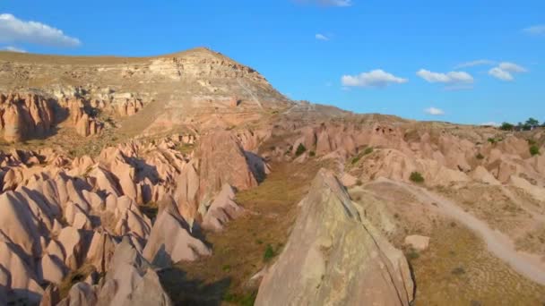 Vivi Tonalità Incantevoli Della Valle Rossa Rosa Vicino Goreme Cappadocia — Video Stock