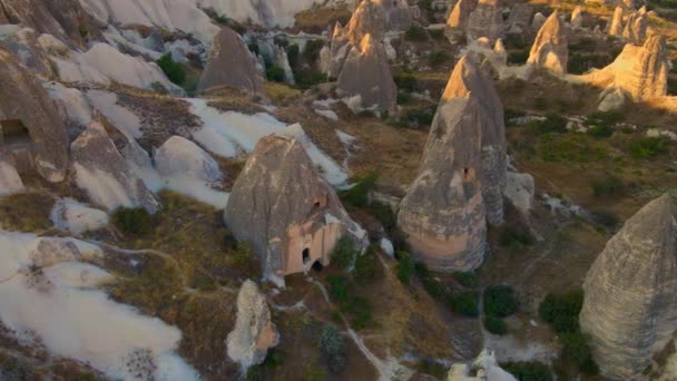 Cautivador Video Stock Aéreo Región Capadocia Turquía Valles Con Casas — Vídeos de Stock