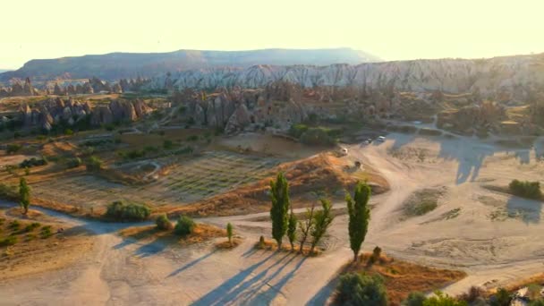 Türkiye Deki Kapadokya Bölgesinin Büyüleyici Bir Klibi Aşağıdaki Kayaların Üzerine — Stok video