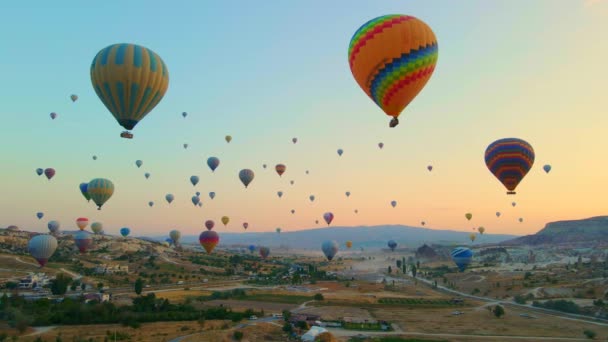 Nagranie Powietrza Uchwycony Płótno Cappadocian Niebo Ten Film Pokazuje Czarujący — Wideo stockowe