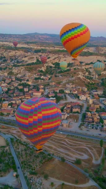 Függőleges Videó Ebben Légi Felvételben Törökországi Cappadocia Felett Lévő Életre — Stock videók