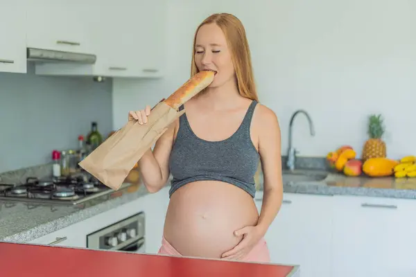 Těhotná Žena Chleba Kuchyni Zkoumání Vlivu Lepku Během Těhotenství Pochopení — Stock fotografie