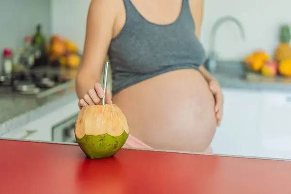 Těhotná Žena Která Uhasila Svou Žízeň Těhotenství Osvěžující Volbou Radostně — Stock fotografie