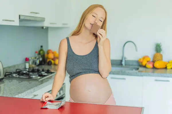 Ohledem Sladké Dilema Těhotná Žena Zvažuje Rozhodnutí Dopřát Čokoládu Během — Stock fotografie