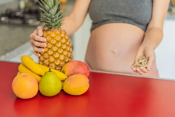 Equilibrando Las Opciones Para Una Nutrición Óptima Una Mujer Embarazada — Foto de Stock
