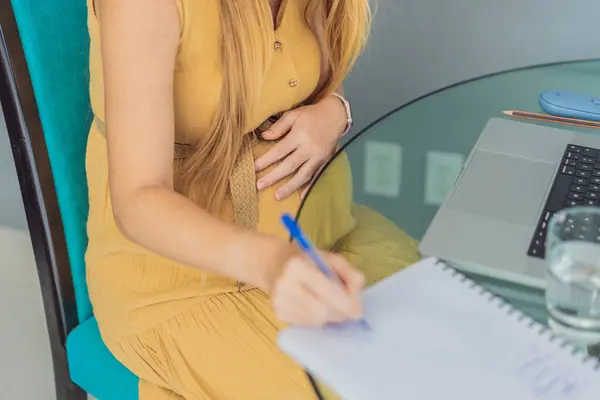 Beautiful Pregnant Woman Working Laptop Young Businesswoman Working Her Office — Stock Photo, Image