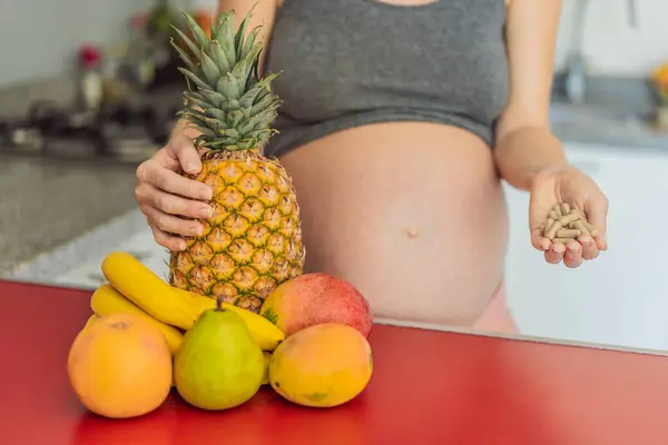 Equilibrando Las Opciones Para Una Nutrición Óptima Una Mujer Embarazada — Foto de Stock
