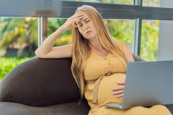 Weary Pregnant Woman Tired Working Home Navigates Challenges Balancing Professional — Stock Photo, Image