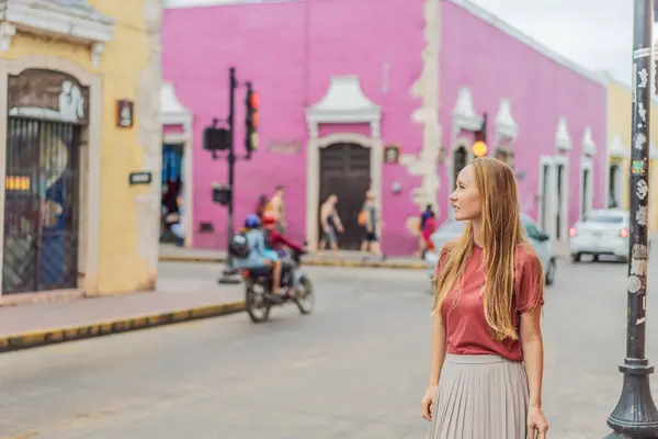 Woman Tourist Explores Vibrant Streets Valladolid Mexico Immersing Herself Rich — Stock Photo, Image