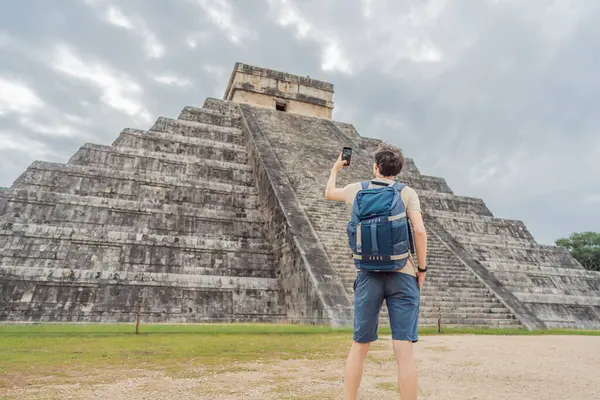 Tourist Man Observing Old Pyramid Temple Castle Mayan Architecture Known — Stock Photo, Image