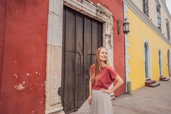 Woman Tourist Explores Vibrant Streets Valladolid Mexico Immersing Herself Rich — Stock Photo, Image