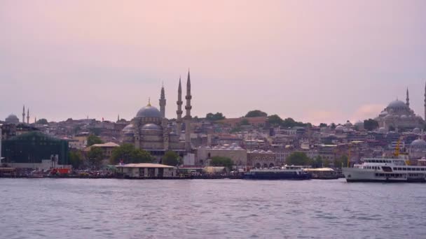 Embrace Grandeur Istanbuls Historic City Center Seen Ferry Tapestry History — Vídeo de stock
