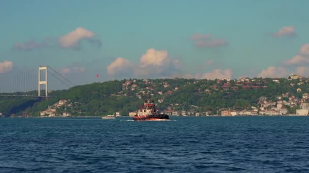 Pobřežní Bezpečnostní Loď Proplouvá Vodami Bosphorského Průlivu Zajišťuje Bezpečný Průjezd — Stock video