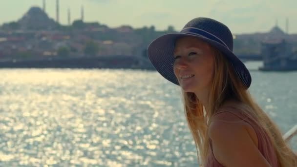 Young Woman Tourist Wearing Hat Abloom Joy She Cruises Bosphorus — Stock Video