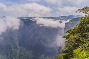 Sumidero Canyon Ulusal Parkı, Meksika. Doğal merak, macera ve manzara konsepti.