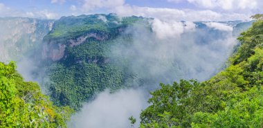 Sumidero Canyon Ulusal Parkı, Meksika. Doğal merak, macera ve manzara konsepti.
