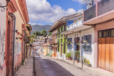 San Cristobal de las Casas, Meksika 'nın sömürge sokakları. Tarihi cazibe, kültürel miras ve seyahat keşfi konsepti..