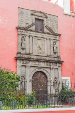 Puebla, Meksika 'nın renkli koloni sokakları. Canlı mimari, kültürel miras ve tarihi cazibe kavramı..