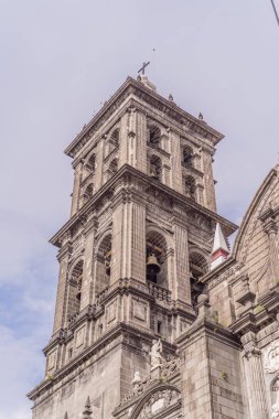 Puebla Katedrali, Puebla, Meksika 'daki ikonik katedral. Tarihi mimari, dini miras ve kültürel dönüm noktası konsepti.