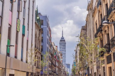 Mexico City 'deki Latin Amerika Kulesi. İkonik gökdelen, tarihi mimari ve şehir keşfi.