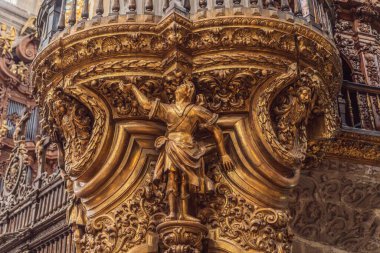 Tarihi bir mimari dönüm noktası olan Mexico City Metropolitan Katedrali 'nin görkemli manzarası. Latin Amerika 'da miras, din ve kültür turizmi. Meksika 'da tarih ve inancın sembolü..