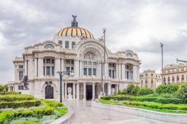 Mexico City 'deki Palacio de Bellas Artes, Latin Amerika' da Meksika mirasını, tarihini ve turizmini temsil eden ikonik bir kültürel yapı ve mimari mücevher..