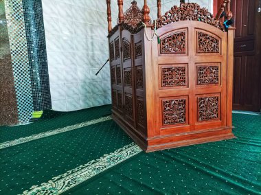 Vaaz vermek için camide kürsü.