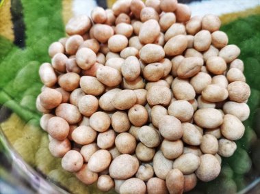 Lezzetli fıstıklardan yapılan atıştırmalıklar.