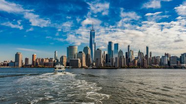 New York 'ta. Bir Dünya Ticaret Merkezi. Dünya Ticaret Merkezi Anıtı. New Jersey 'den görüntü. Dünya Ticaret Merkezi 'nin silüeti. New York Şehri şehir merkezi