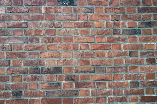 Tuğla duvarın arka planı. Duvarın ön cephesinde tuğlalar olan mimari arka plan. Duvarcılık tuğlası. Poster veya afiş için tuğla yüzey arkaplanı