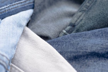 Kot pantolonlu Denim. Kot pantolon moda geçmişi. Mavi kot kumaş dokusu arka planı. Denim kot kumaşı. Tasarım için Denim arkaplan dokusu