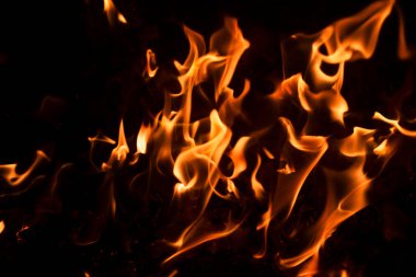 Alev alev desenli arka plan. Yangın arka plan kıvılcımları. Sancak arkaplanı için soyut alev dokusu. Alev alev yanma etkisi. Kopya alanı ile soyut sanat deseni