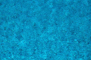 Su manzaralı. Şeffaf su arka planı. Mavi havuz suyu dokusu. Dalgalı havuz suyunun yüzeyi