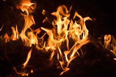 Alev alev desenli arka plan. Yangın arka plan kıvılcımları. Sancak arkaplanı için soyut alev dokusu. Alev alev yanma etkisi. Kopya alanı ile soyut sanat deseni