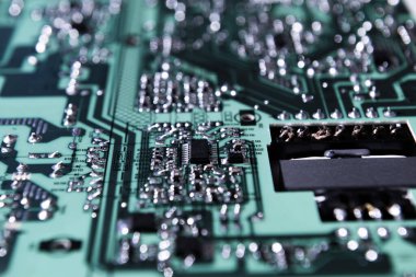 Bilgisayar ana kartı. Elektronlu devre levhası. Elektronik devre kartı kapanıyor. Elektronik bilgisayar donanım teknolojisi. Anakart dijital çip. Teknik servis.