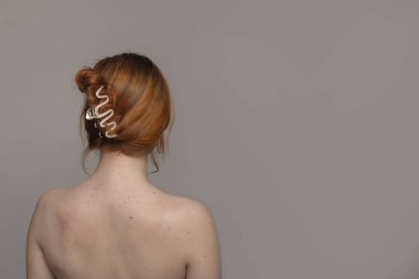 Deri sivilcesi arka planı. Sırtında sivilceler var. Sırtında sivilce var. Dermatoloji ve kozmetoloji. Sırtında sivilce var. Pezevenk. Hassas bir cilt. Akne derisi