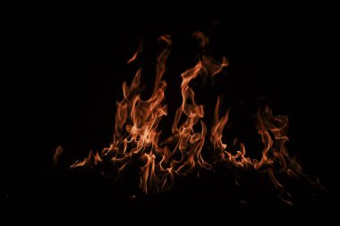 Yangın arka plan kıvılcımları. Soyut koyu alevler arka planı. Alevlerin arka planı alevler içinde. Fotokopi alevi arka planında. Yanan ateş konsepti