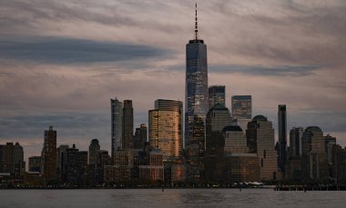 Dünya Ticaret Merkezi 'nin New York silueti. Manhattan şehir merkezi. New York 'ta şehir hayatı. Şehir hayatı işte. Manhattan silueti. WTC