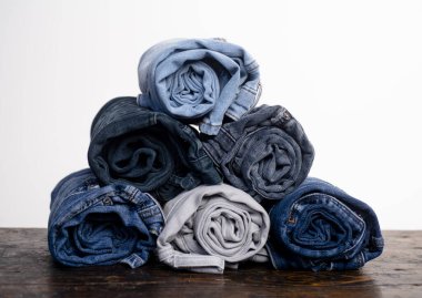 Kot pantolon. Kot pantolon. Kot pantolonun cebinde. Jean arka planı. Denim dokusu. Arkaplan için Denim dokusu. Kotlar desenli arka plan için