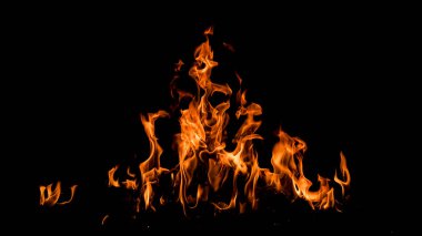 Siyah arka planda yangın. Yangın arka plan kıvılcımları. Soyut koyu arkaplan. Siyah arkaplanda ateşin dokusu