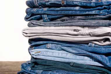 Pantolon pantolonu. Kot pantolon deseni. Denim pantolon arka planı. Denim satışları. Kotun kumaş dokusu. Pantolon pantolonu. Mavi kot kumaş. Denim dokusu