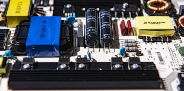 Elektronik bilgisayar donanım teknolojisi. Teknik servis. Anakart dijital çip. Elektronlu devre levhası. Anakart. Elektronik devre kartı kapanıyor