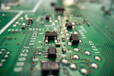 Anakart. İşlemci elektronları. Elektronlu devre levhası. Elektronik devre kartı kapanıyor. Elektronik bilgisayar donanım teknolojisi. Anakart dijital arkaplan deseni