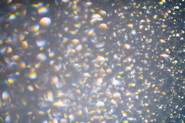 Gümüş bokeh. Gri bokeh etkisi. Parlak arka plan. Bokeh ile bulanık arkaplan. Gümüş bokeh arkaplanı