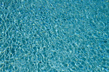 Yüzme havuzu su dokusu. Su yüzeyinin arka planı. Havuz suyu yüzeyi. Havuz suyu yüzeyi